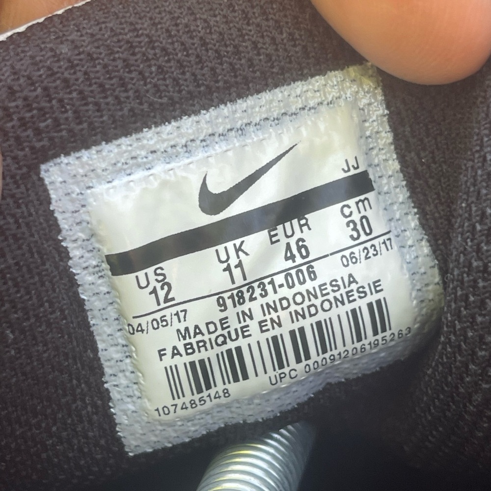 Mens Nike Air Max (size 12) - Picture 7 of 9